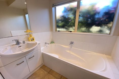 Photo of property in 6e Clearwater Cove, West Harbour, Auckland, 0618