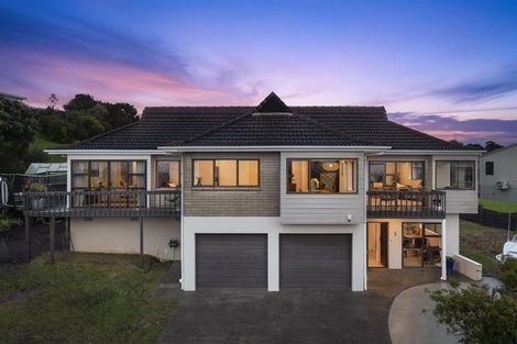 Photo of property in 8 Higham Ferrers Place, Red Beach, 0932