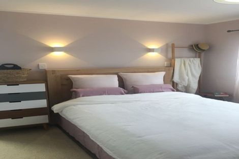 Photo of property in 1/595 Glenfield Road, Totara Vale, Auckland, 0629