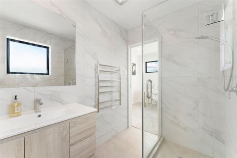 Photo of property in 40b Royal View Road, Te Atatu South, Auckland, 0610