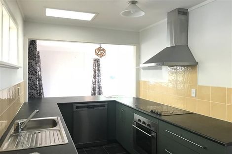 Photo of property in 120 View Road, Sunnyvale, Auckland, 0612