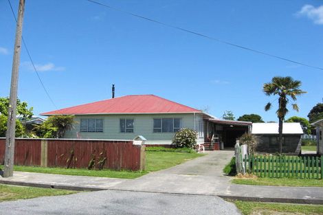 Photo of property in 22 Romilly Street, Westport, 7825