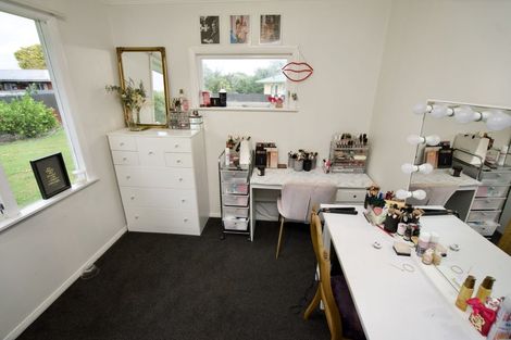 Photo of property in 9 Waterford Place, Westbrook, Palmerston North, 4412