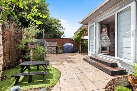 Photo of property in 2/57 Solar Road, Glen Eden, Auckland, 0602