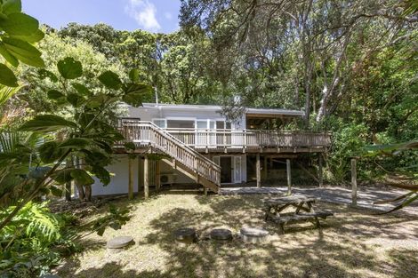 Photo of property in 43 Garden Road, Piha, New Lynn, 0772