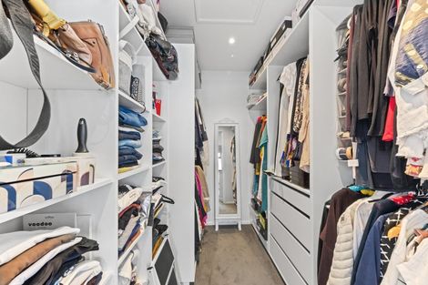 Photo of property in 252 Courtenay Street, Strandon, New Plymouth, 4312