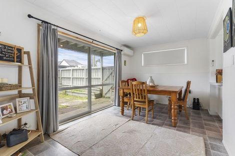 Photo of property in 76 Karewa Parade, Papamoa Beach, Papamoa, 3118