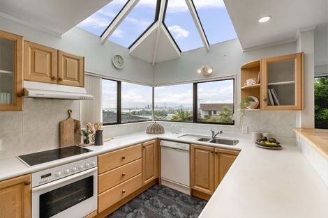 Photo of property in 2/14 Raleigh Road, Northcote, Auckland, 0627