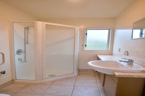 Photo of property in 2/23 Tui Glen Road, Birkenhead, Auckland, 0626