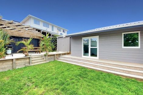 Photo of property in 2/62 Clayburn Road, Glen Eden, Auckland, 0602