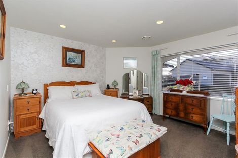 Photo of property in 8 Sampson Avenue, Waiwhakaiho, New Plymouth, 4312