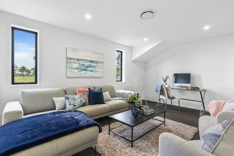 Photo of property in 1 The Crest, Sunnyhills, 2010