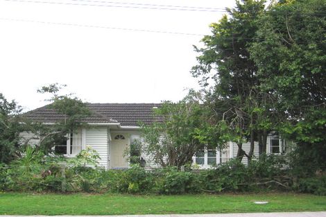 Photo of property in 70 Buscomb Avenue, Henderson, Auckland, 0610