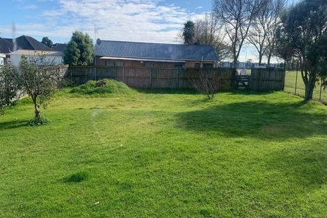 Photo of property in 64 Arimu Road, Papakura, 2110