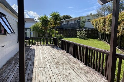 Photo of property in 22 Gosford Drive, Botany Downs, Auckland, 2010