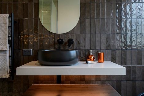 Photo of property in 337 Devonport Road, Tauranga, 3110