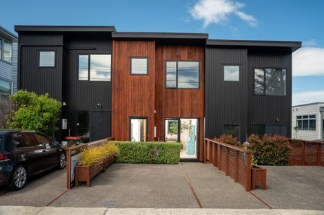 Photo of property in 2/50 Mandalay Terrace, Khandallah, Wellington, 6035