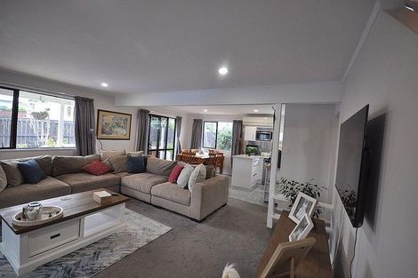 Photo of property in 23 Saint Johns Avenue, Tuakau, 2121