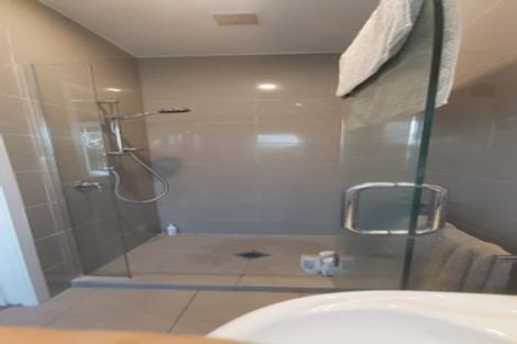 Photo of property in 9 Birkley Road, Bayswater, Auckland, 0622