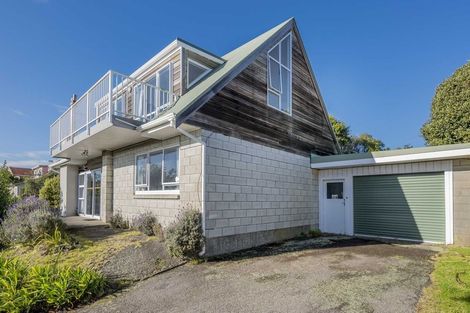 Photo of property in 16 Queens Road, Waikanae Beach, Waikanae, 5036