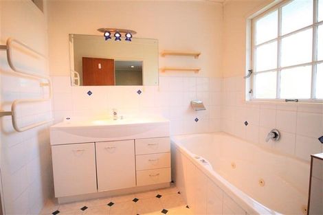 Photo of property in 988 East Coast Road, Northcross, Auckland, 0632