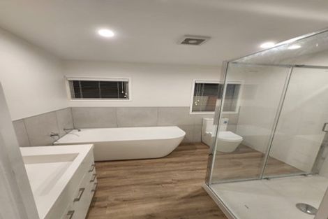 Photo of property in 82 Lynn Road, Bayview, Auckland, 0629