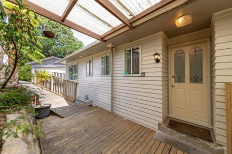 Photo of property in 32 Vista Crescent, Maoribank, Upper Hutt, 5018