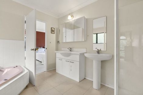 Photo of property in 11 Homewood Place, Chatswood, Auckland, 0626