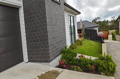 Photo of property in 17 Springhill Lane, Sunnyvale, Auckland, 0612