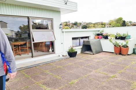 Photo of property in 2/12 King Richard Place, Browns Bay, Auckland, 0630