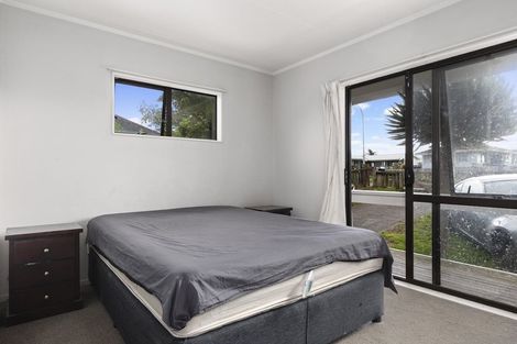 Photo of property in 96 Shifnal Drive, Randwick Park, Auckland, 2105