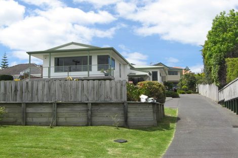 Photo of property in 35 Tindalls Bay Road, Tindalls Beach, Whangaparaoa, 0930