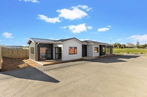 Photo of property in 111 Mutetai Road, Clarks Beach, 2122