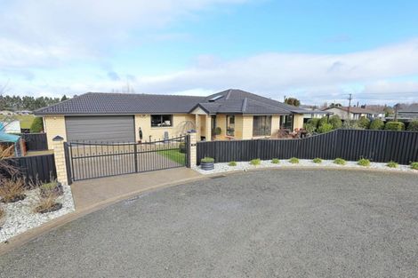 Photo of property in 9d Union Street, Winton, 9720