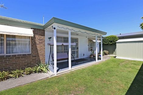 Photo of property in 2/1003 Caroline Road, Mayfair, Hastings, 4122