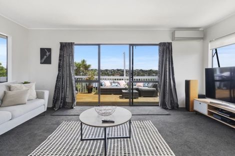 Photo of property in 2/7 Arran Road, Browns Bay, Auckland, 0630