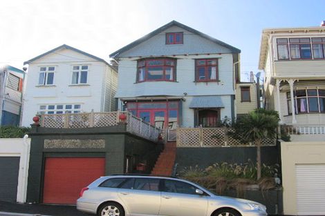 Photo of property in 16 Hawker Street, Mount Victoria, Wellington, 6011