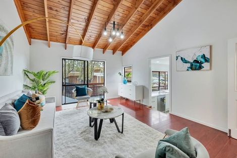 Photo of property in 2/22 Bronzewing Terrace, Unsworth Heights, Auckland, 0632