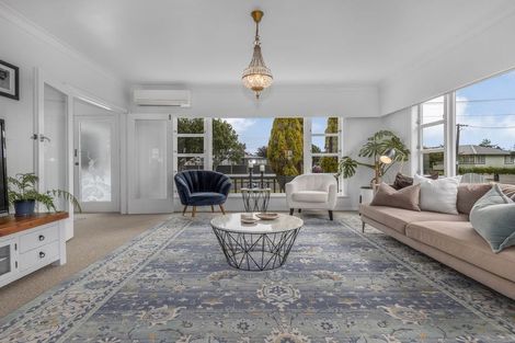 Photo of property in 14 Duke Street, Levin, 5510