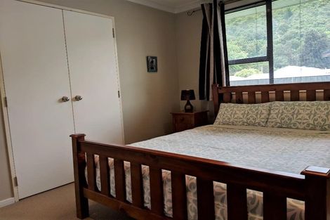 Photo of property in 1/6 Gemstone Drive, Birchville, Upper Hutt, 5018