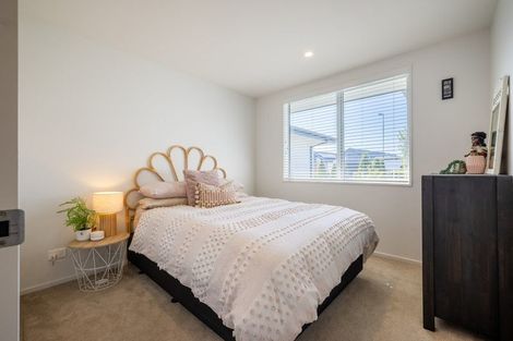 Photo of property in 8 Irvines Track, Halswell, Christchurch, 8025