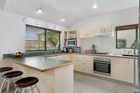 Photo of property in 2/16 Arrowsmith Avenue, Waipahihi, Taupo, 3330