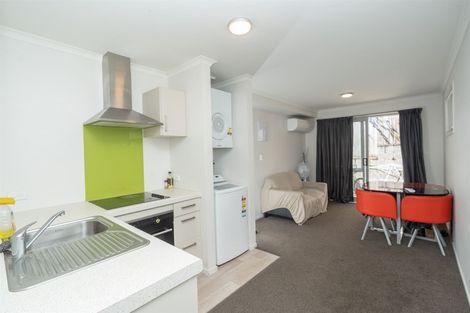 Photo of property in 2/30 Hunter Street, Hamilton Lake, Hamilton, 3204