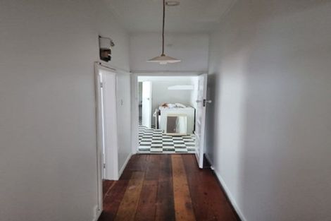 Photo of property in 28 Roxburgh Street, Mount Victoria, Wellington, 6011