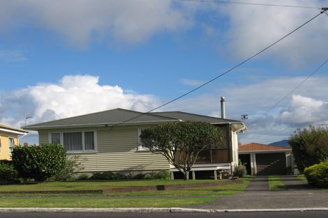 Photo of property in 36 Gloria Avenue, Te Atatu Peninsula, Auckland, 0610