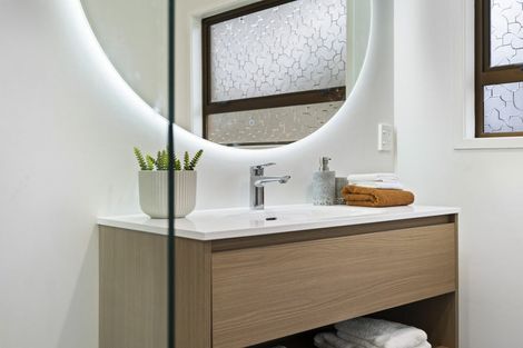 Photo of property in 2/867 Beach Road, Waiake, Auckland, 0630