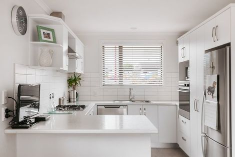 Photo of property in Waterview Estate, 8/4 Greystone Place, Omokoroa, 3114