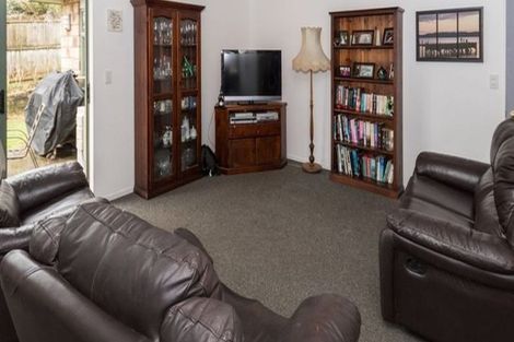 Photo of property in 10 Trillick Place, Tuakau, 2121