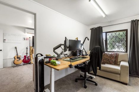 Photo of property in 3 Trevone Place, Forrest Hill, Auckland, 0620