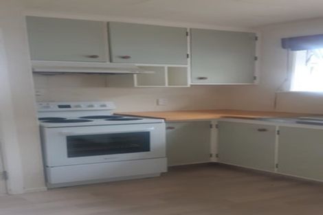 Photo of property in 5 Blandford Way, Newlands, Wellington, 6037